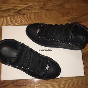 BALENCIAGA BRAND NEW MENS BLACK SNEAKER
